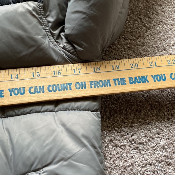 Boy’s Old Navy Puffer Jacket Size Large - Picture 3 of 8